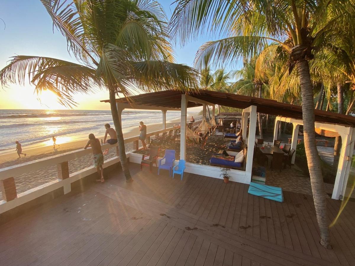 Solid Surf Camp Hostel Nicaragua Transito Eksteriør billede
